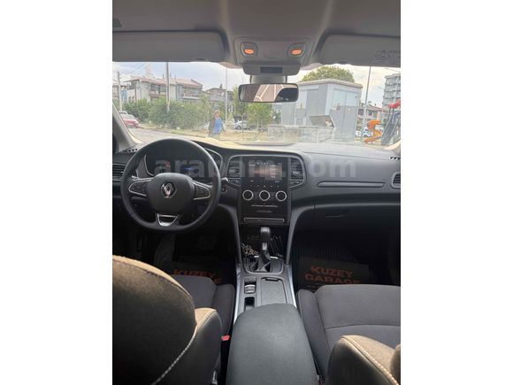 Galeriden Renault Megane 1.3 TCe Touch 2023 Model İzmir 107.236 km Gri (Gümüş)