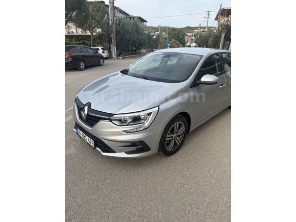 Galeriden Renault Megane 1.3 TCe Touch 2023 Model İzmir 107.236 km Gri (Gümüş)