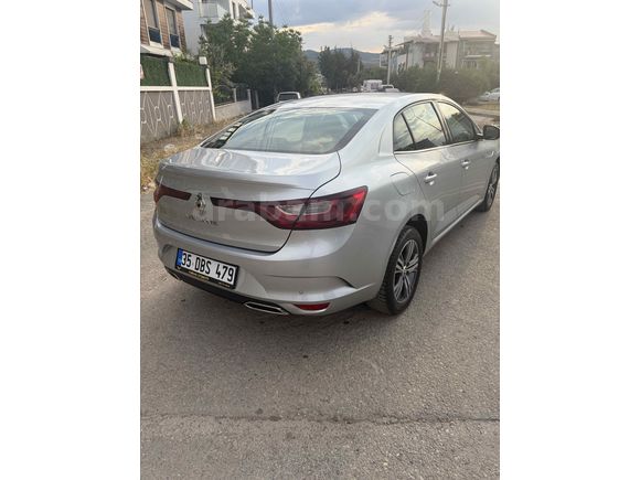 Galeriden Renault Megane 1.3 TCe Touch 2023 Model İzmir 107.236 km Gri (Gümüş)