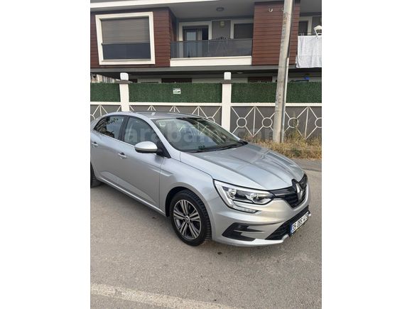Galeriden Renault Megane 1.3 TCe Touch 2023 Model İzmir 107.236 km Gri (Gümüş)