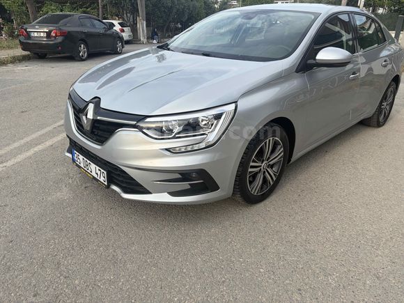 Galeriden Renault Megane 1.3 TCe Touch 2023 Model İzmir 107.236 km Gri (Gümüş)