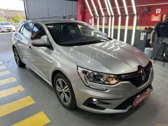 Galeriden Renault Megane 1.3 TCe Touch 2023 Model İzmir 107.236 km Gri (Gümüş)