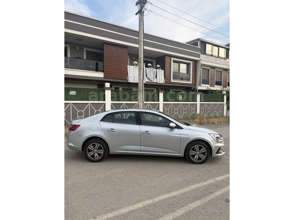 Galeriden Renault Megane 1.3 TCe Touch 2023 Model İzmir 107.236 km Gri (Gümüş)