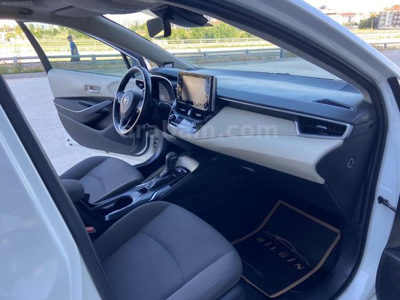 ILK SAHIBINDEN 2019 COROLLA 1.8 HYBRID SANRUF HATASIZ 123 BIN KM