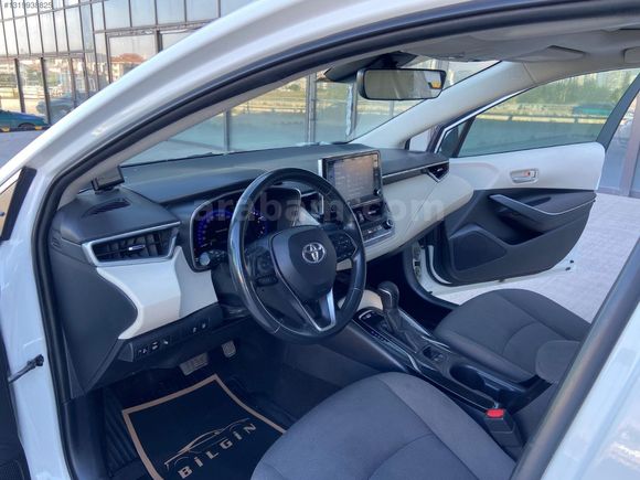 ILK SAHIBINDEN 2019 COROLLA 1.8 HYBRID SANRUF HATASIZ 123 BIN KM
