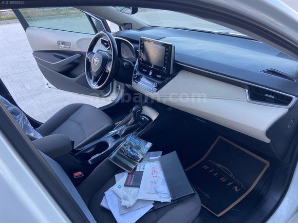 ILK SAHIBINDEN 2019 COROLLA 1.8 HYBRID SANRUF HATASIZ 123 BIN KM
