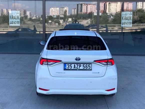 ILK SAHIBINDEN 2019 COROLLA 1.8 HYBRID SANRUF HATASIZ 123 BIN KM