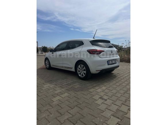 İçinde sigara dahi içilmemiş Renault Clio