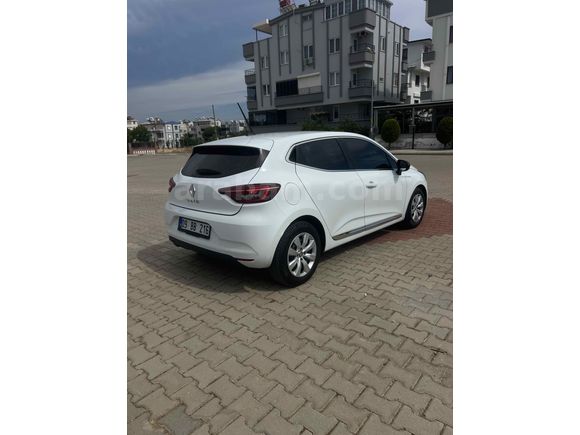 İçinde sigara dahi içilmemiş Renault Clio