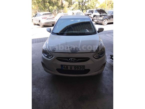 Sahibinden Hyundai Accent Blue 1.4 D-CVVT Mode Plus 2015 Model 
