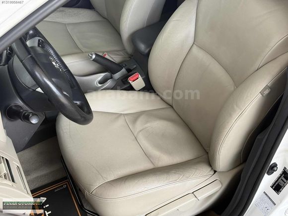 TOYOTA AURİS 1.6 ELEGANT SUNROOF DERİ KOLTUK ISITMA FULL