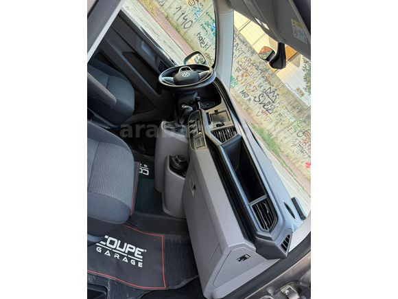 ilk Sahibinden  Aile Aacı Volkswagen Transporter 2.0 TDI Camlı Van 2024 Model 