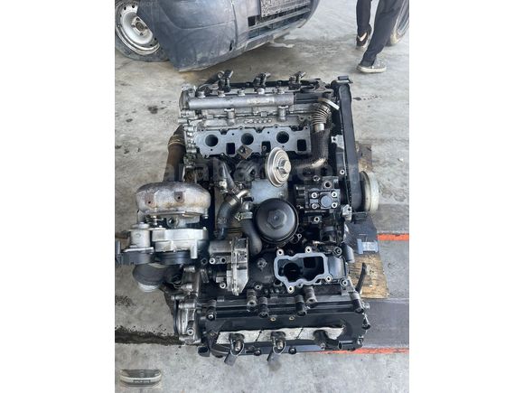 AUDİ Q7 3.0 TDİ SİLİNDİR KAPAĞI ORJİNAL ÇIKMA