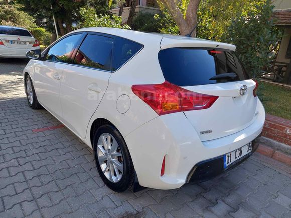 Sahibinden Toyota Auris 1.4 D-4D Advance Skypack 2013 Model 