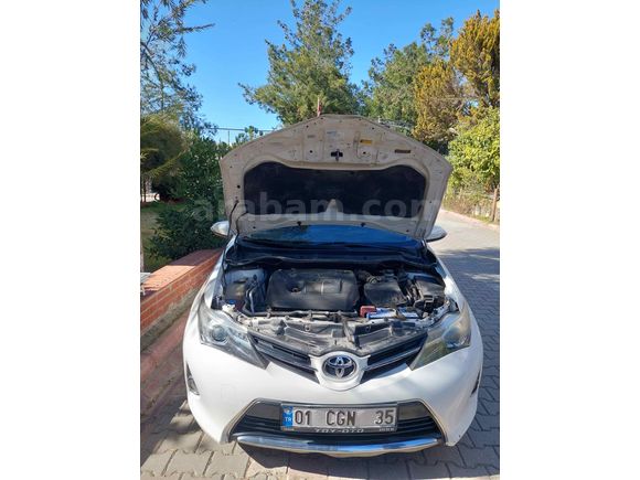 Sahibinden Toyota Auris 1.4 D-4D Advance Skypack 2013 Model 