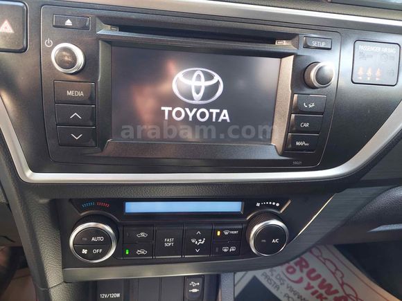 Sahibinden Toyota Auris 1.4 D-4D Advance Skypack 2013 Model 