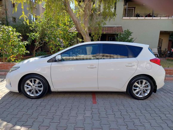 Sahibinden Toyota Auris 1.4 D-4D Advance Skypack 2013 Model 