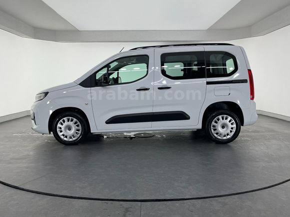 otomobil Opel Combo 1.5 D Essential