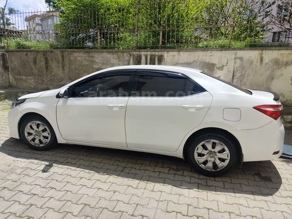 Sahibinden Bakımlı ve Temiz Toyota Corolla 1.4 D-4D Advance 2015 Model 