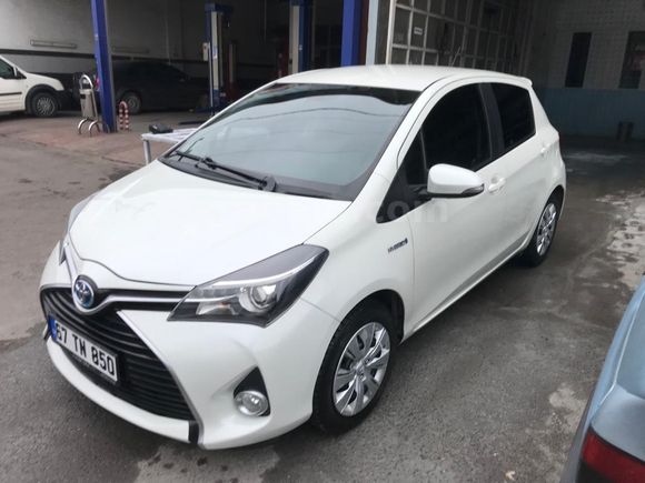 Sahibinden Toyota Yaris 1.5 Hybrid Spirit 2015 Model  120.000 km Beyaz