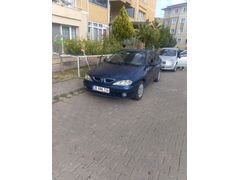Sahibinden Renault Megane 1.6 RTA 2000 Model  320.000 km Lacivert