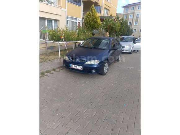 Sahibinden Renault Megane 1.6 RTA 2000 Model  320.000 km Lacivert