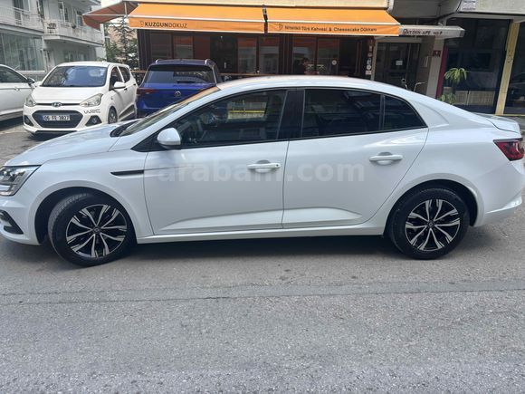 Sahibinden Renault Megane 1.3 TCe Joy 2022 Model 