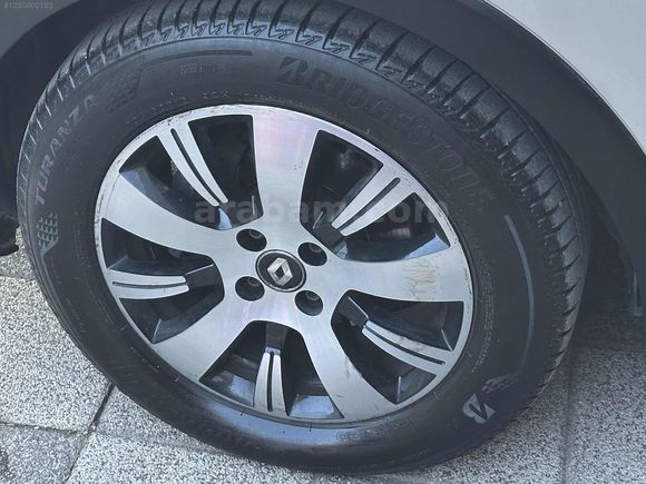 2019 ÇIKIŞLI CAPTUR 1.5 TOUCH OTOMATİK DİZEL HATASIZ BOYASIZ