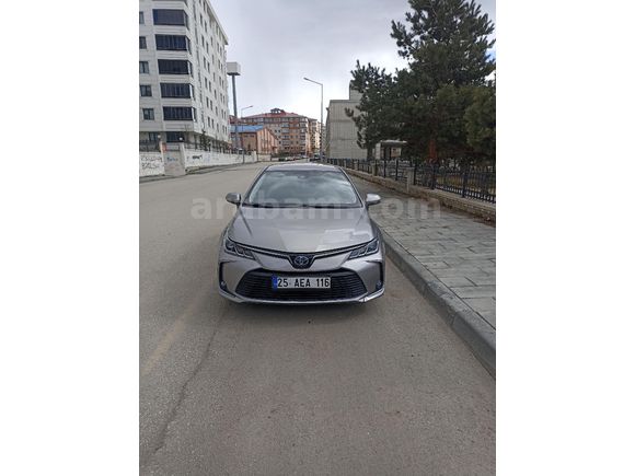 Sahibinden Toyota Corolla 1.8 Hybrid Flame 2021 Model  77.000 km Gri (Gümüş)