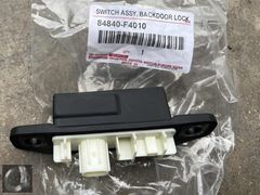 2016-2023 TOYOTA C-HR BAGAJ AÇMA BUTONU ORJİNAL 84840-F4010