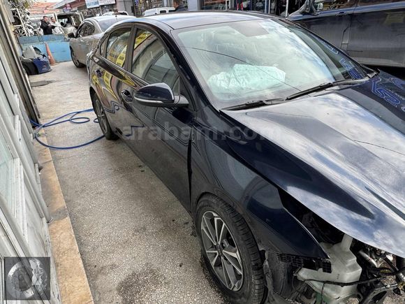 KİA CERATO 1.6 BENZİNLİ KOMPLE MOTOR G4FG 40.784KM'DE HURDA ARAÇ