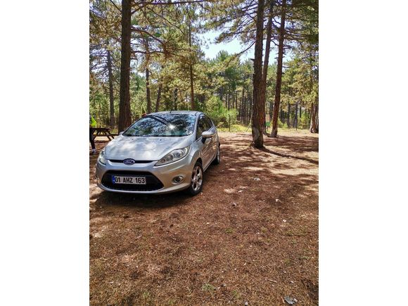 Sahibinden Ford Fiesta 1.4 Titanium 2010 Model  277.000 km Gri (titanyum)