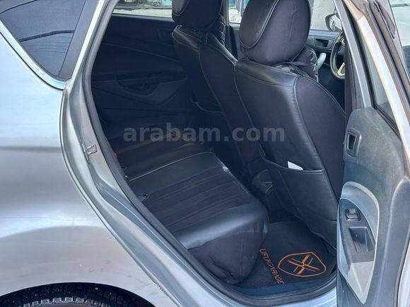 Sahibinden Ford Fiesta 1.4 Titanium 2010 Model  277.000 km Gri (titanyum)