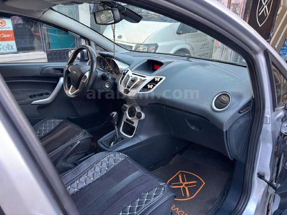 Sahibinden Ford Fiesta 1.4 Titanium 2010 Model  277.000 km Gri (titanyum)
