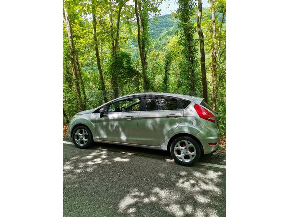 Sahibinden Ford Fiesta 1.4 Titanium 2010 Model  277.000 km Gri (titanyum)