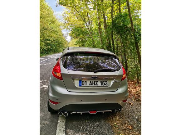 Sahibinden Ford Fiesta 1.4 Titanium 2010 Model  277.000 km Gri (titanyum)