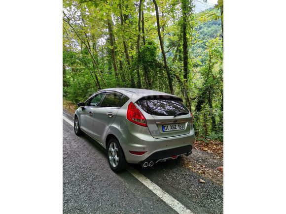 Sahibinden Ford Fiesta 1.4 Titanium 2010 Model  277.000 km Gri (titanyum)