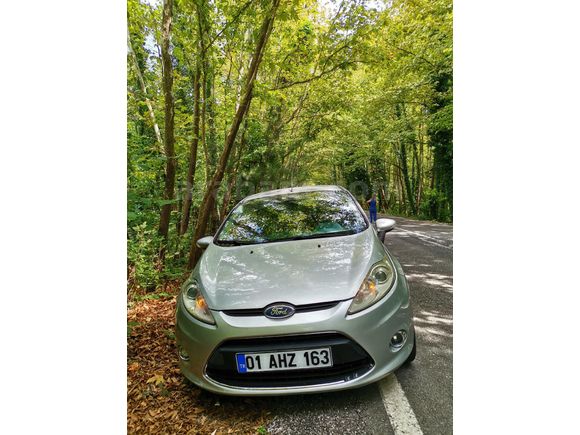 Sahibinden Ford Fiesta 1.4 Titanium 2010 Model  277.000 km Gri (titanyum)