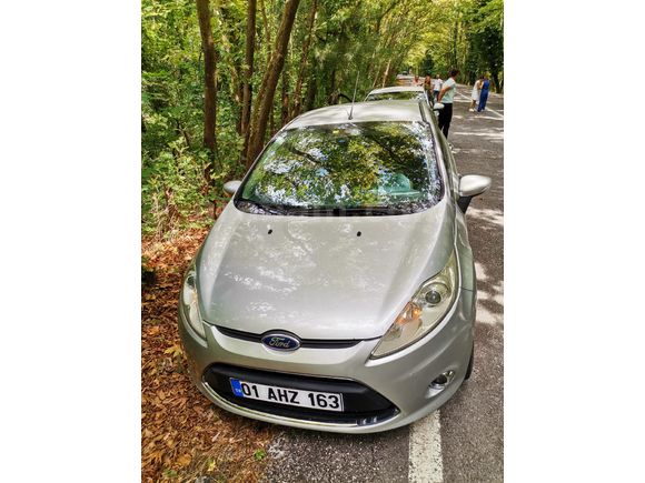 Sahibinden Ford Fiesta 1.4 Titanium 2010 Model  277.000 km Gri (titanyum)