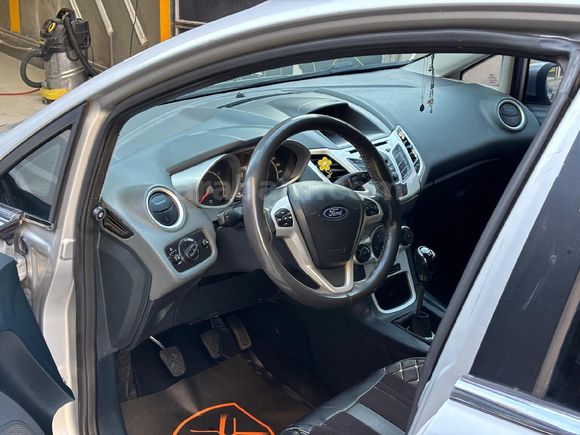 Sahibinden Ford Fiesta 1.4 Titanium 2010 Model  277.000 km Gri (titanyum)