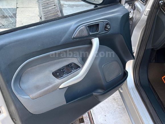 Sahibinden Ford Fiesta 1.4 Titanium 2010 Model  277.000 km Gri (titanyum)