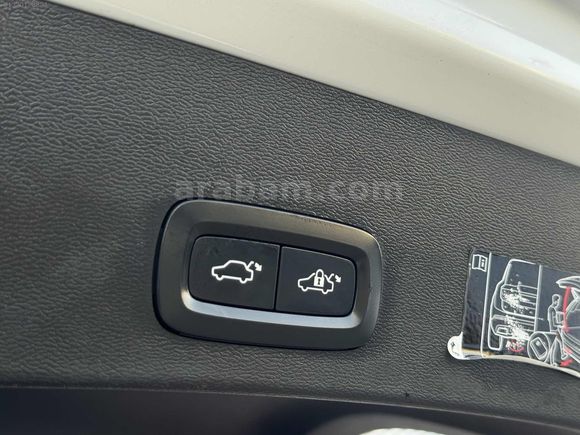 LOCA GARAGE HATASIZ 2019 VOLVO XC40 1.5 T3 CAM TAVAN