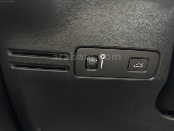 LOCA GARAGE HATASIZ 2019 VOLVO XC40 1.5 T3 CAM TAVAN