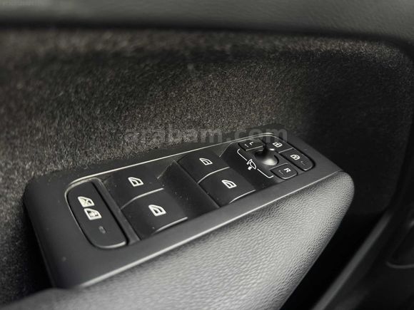 LOCA GARAGE HATASIZ 2019 VOLVO XC40 1.5 T3 CAM TAVAN