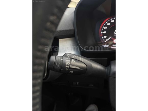 LOCA GARAGE HATASIZ 2019 VOLVO XC40 1.5 T3 CAM TAVAN