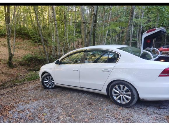 Sahibinden Volkswagen Passat 1.6 TDi BlueMotion Trendline 2012 Model  244.000 km Beyaz