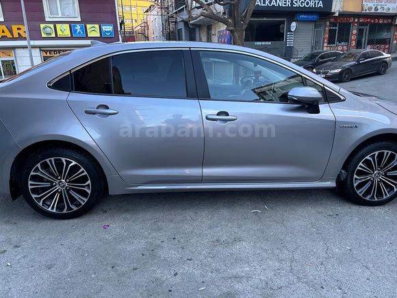 Sahibinden Toyota Corolla 1.8 Hybrid Flame X-Pack 2022 Model 