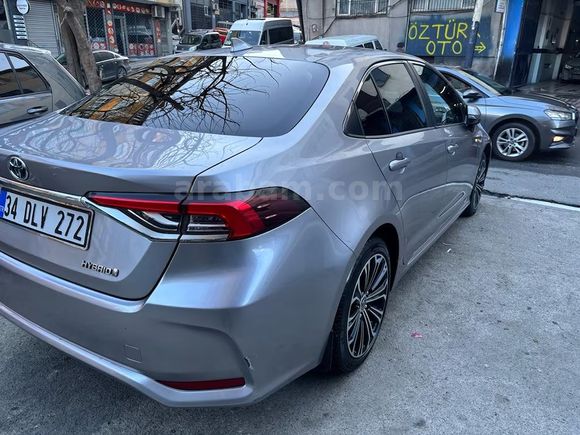 Sahibinden Toyota Corolla 1.8 Hybrid Flame X-Pack 2022 Model 