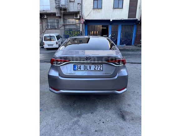 Sahibinden Toyota Corolla 1.8 Hybrid Flame X-Pack 2022 Model 