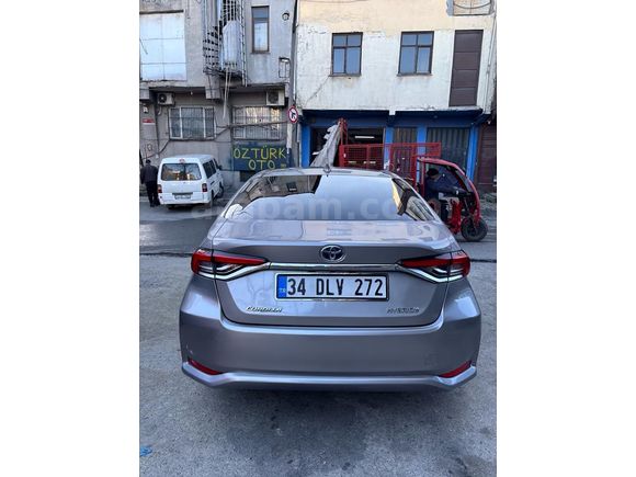 Sahibinden Toyota Corolla 1.8 Hybrid Flame X-Pack 2022 Model 